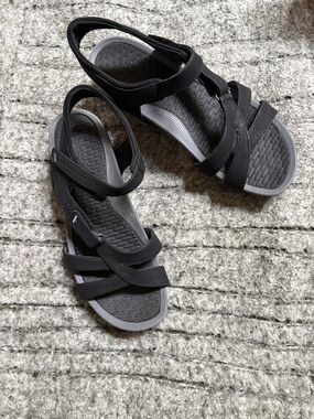 Women’s Black Comfort Strap Sandals - baretraps
